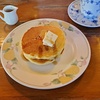 モーニングセット(ホットケーキとブレンド・コーヒー)、その後、ケニアで祝杯