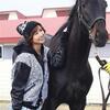 AKB篠田が馬に命名