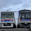 京成松戸線くぬぎ山車庫で京成標準色80026と8807の横並び光景