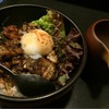 焼肉丼 たどん｜池袋｜じゅ〜し〜鶏モモ肉の かしわ丼