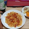 トマトパスタ、野菜とチキンのロースト