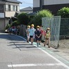 登校の風景：梅雨の晴れ間　本日引き渡し訓練