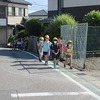 登校の風景：梅雨の晴れ間　本日引き渡し訓練