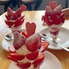     8年前も今も、いちごを口いっぱいに頬張っていた