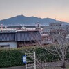 夕陽が沈んでしばらくすると、公園の街灯にも