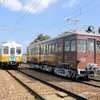 ことちゃんひやく号とレトロ電車300号が