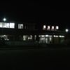 夜の追分駅で国鉄色キハ183系を撮った