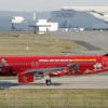  どうですかーっ！　マンUカラーの格安航空機