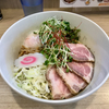 【今週のラーメン４４４０】 くじら食堂bazar 三鷹店 （東京・ＪＲ三鷹） 特製油そば 大盛り ＋ ごはん　〜美しさの中に和やかさ！食えばガッツリ満足感！質実華麗油そば！