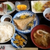 いつもの旧赤碕町の『海』さんで、お昼御飯。松葉ガニにモサエビに超豪華版でした・・・。