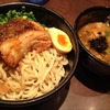 麺屋武蔵 武仁｜秋葉原｜なんじゃこのでっかい角煮の塊！豚の旨味！つけ麺