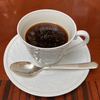 ホテルのラウンジでコーヒータイム。勝手にお代わりが出てきてドキドキ