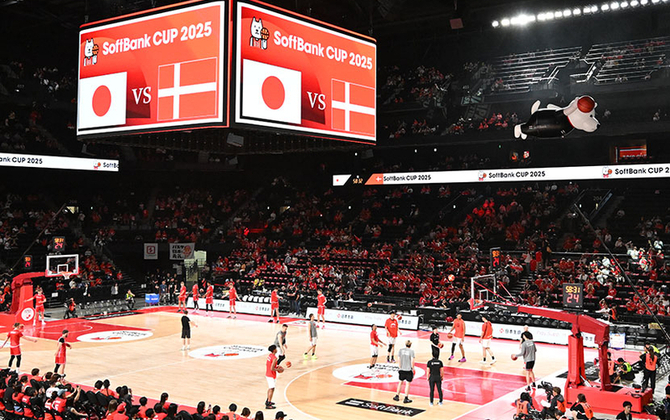 フライングお父さんも応援！ 観戦をさらに楽しめる仕掛け満載のSoftBank CUP 2025（千葉大会）バスケットボール男子日本代表国際試合