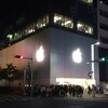 iPhone 6 狂騒曲 / 新製品を入手するためのアップルストアに並ぶ行列は古き良き思い出に…