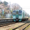 徳島線で列車と桜をいれて撮影したくなった