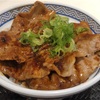 吉野家の「黒だれ焦がし豚丼」が美味い