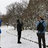 雪の城址公園で…