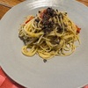 【オリーブとトマトパスタと春菊＆新玉ねぎのサラダ】