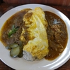 ブラウニー（千代田区外神田）のカレーとブラウンソースのハーフ＆ハーフオムごはん