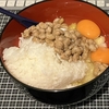 どんぶりを使ってご飯をいっぱい食べようとした