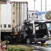 トレーラーに突入 → 大破 → 炎上 → 死亡