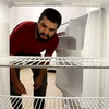 研究結果： 英国の低所得世帯のうち約200万世帯が、電気代高騰のため冷蔵庫のコンセントを抜くことに頼る