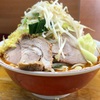 【 ラーメン二郎立川店 】 辛さ控えめハマる赤の迫力がレギュラー化⁉️