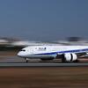飛行機(ANA)到着｜昼間の流し撮り
