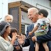 【Today's English】Biden wins over residents of tsunami-hit town since 2011 visit 