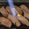牛肉の肉寿司をにぎってもらった。マルシンの肉寿司は旨味たっぷりで美味い