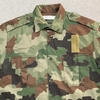コントラストの強い迷彩です！【セルビアの軍服】陸軍M85迷彩シャツ（クラウドパターン・暖候期用）とは？ 1345 🇷🇸 ミリタリー SERBIAN ARMY M-85 CAMO SHIRT（CLOUD  PATTERN・HOT WEATHER）2004 DEADSTOCK