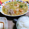 【今日の食卓】カーオ・ラートナー、あんかけご飯。本来の米粉麺を入れる代わりにご飯にかける