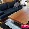 ６６９、アメリカンチェリー一枚板、サイズカットをしてリビングテーブルでお届け。マスターウォール、ビークソファーに合わせました 。一枚板と木の家具の専門店エムズファニチャーです。