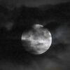 昨夕の雲間の満月、