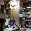 蛍光灯から微かにピッピッと音が鳴る。