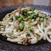 食欲がない暑い日におすすめのメニューを紹介「豚バラごぼうのぶっかけうどん」