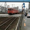 徳島駅近くの花畑踏切で見たキハ47国鉄色回送列車　JR四国