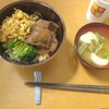 キムチもやしを利用のビビンバ丼うを作る。