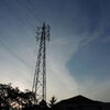 鉄塔と薄雲