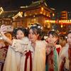 中国伝統衣装の漢服、新たなファッションに　海外にも発信