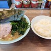 栃木「元喜家 さくら店」ラーメンライスほうれん草増しを食べる。ややライトながらもしっかり豚骨の効いた家系はとても良かった！