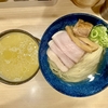 【今週のラーメン５９３４】中華そば よしかわ 西荻窪店（東京・西荻窪）地鶏中華つけそば 塩！　〜黄色味帯びたつけダレ！整然と畳まれた細麺！標準とは思えぬ充実肉景色！駅ナカ常識を覆す！