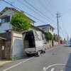 朝現場にきていたスバルの軽トラックの荷台が、