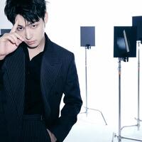 JAY B の「Crash」歌詞和訳,曲は、恋に落ちる激しい感情の揺れと...