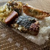 七福弁当 鈴木商店（旭川市）｜昼時にはいつも建物の外まで大行列！創業60年以上の老舗惣菜店の名物のりメンチ