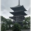 京の梅雨空の散歩 東寺の蓮池