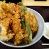 かつおとあさりのかき揚げ天丼。てんや