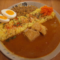 茄子おやじの行列に心が折れて、何気なく入った『カレーの店 八月』はなんとサニーデイ・サービスの曽我部さんのお店でした！？