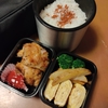 男子高校生のお弁当　今日のメインはチキンカツレツ
