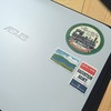 Chromebookを古切手でデコレーション。シールやステッカーを貼るだけで、（どこか）モノと近しくなれる気がすること。